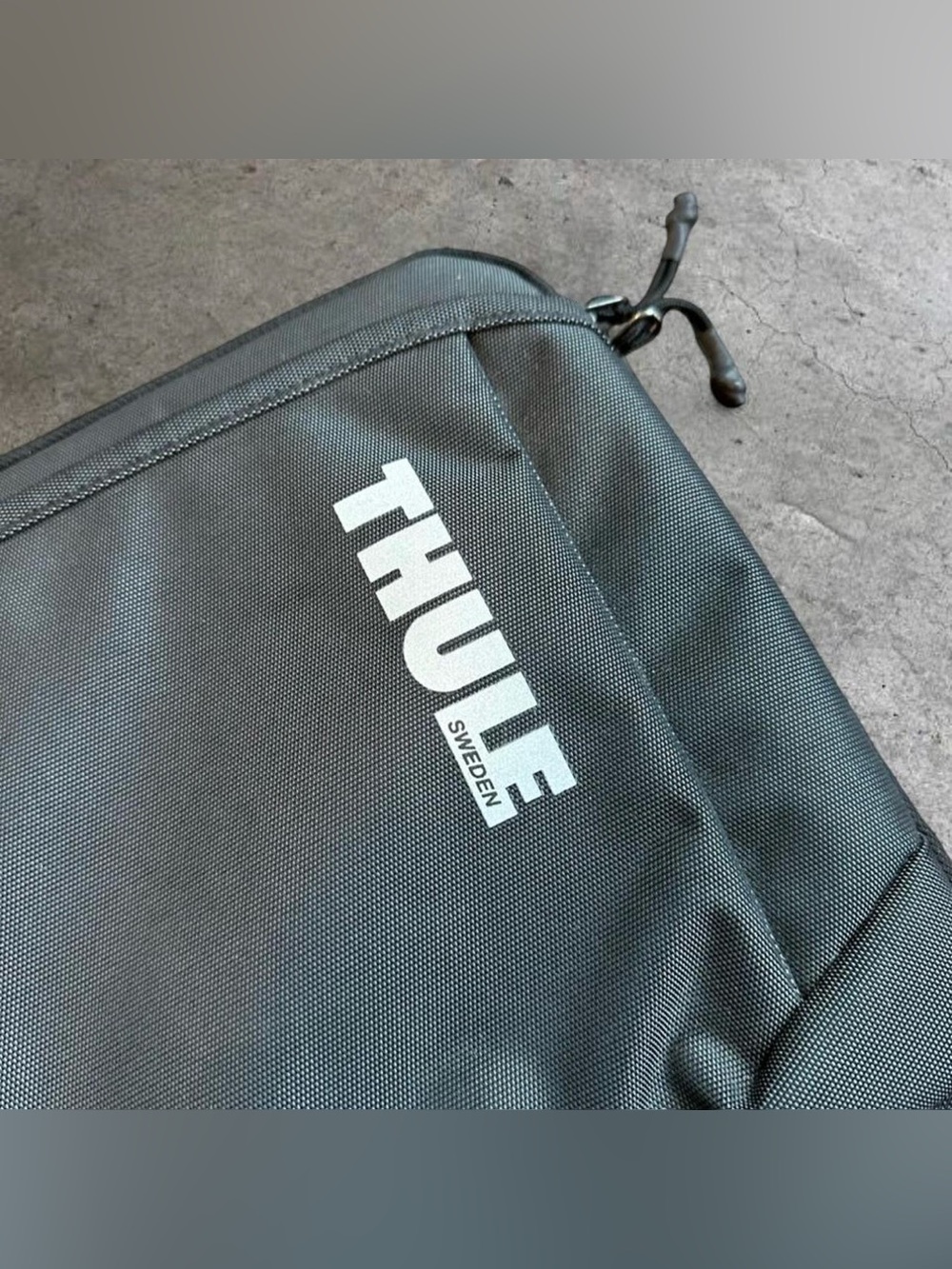 Thule Laptop/Macbook Sleeve - Picture 2 of 7